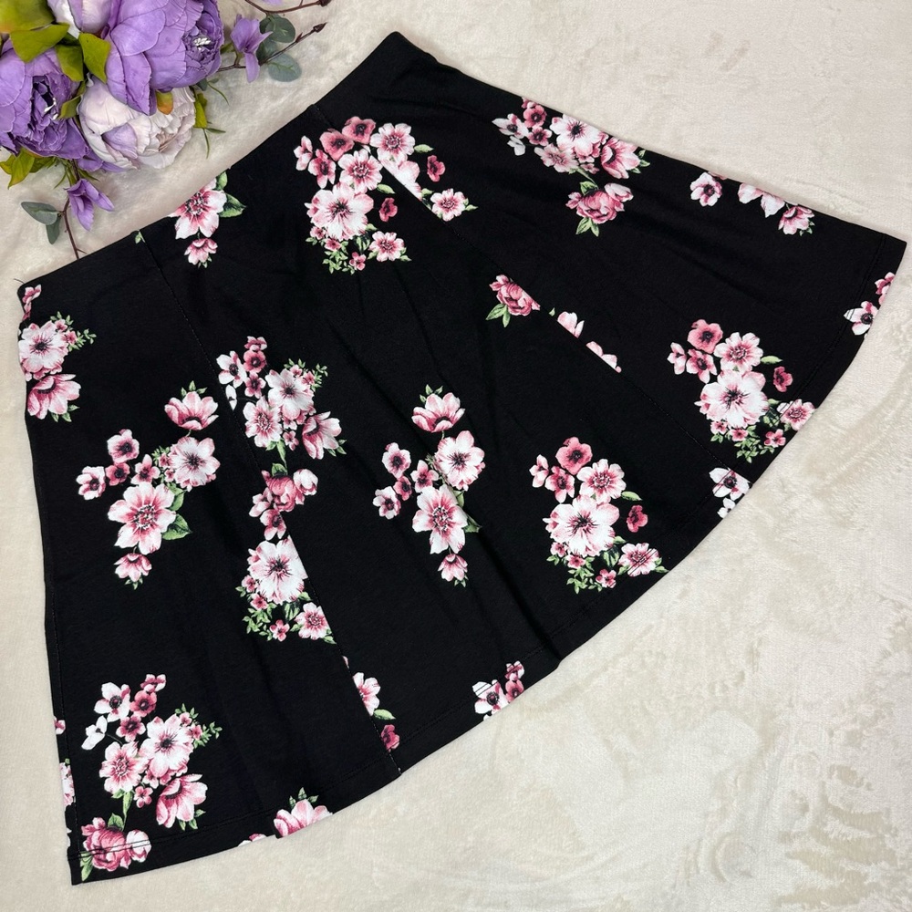 Forever 21 Floral Black Mini Skirt - Picture 3 of 10